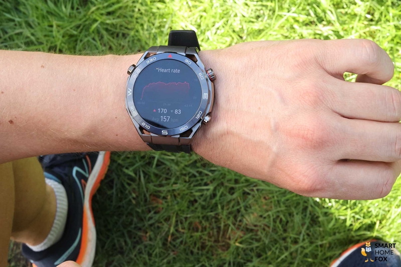 На часах Huawei Watch Ultimate можно увидеть частоту сердечных сокращений.